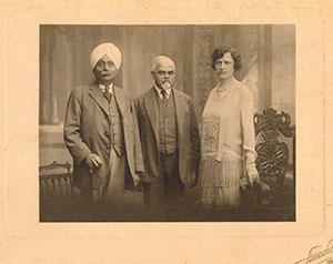 Prominent-Degnitaries/Lala-Lajpatrai with-Mr. _ Mrs.Rana-at-residence-of-Ranaji-in-Paris/thumb/scan0001-Thumb.jpg